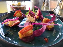 煎虾配紫薯泥薯片及姜味柠檬汁-AZUL by FUEL蓝色·法式酒馆(琶醍店)