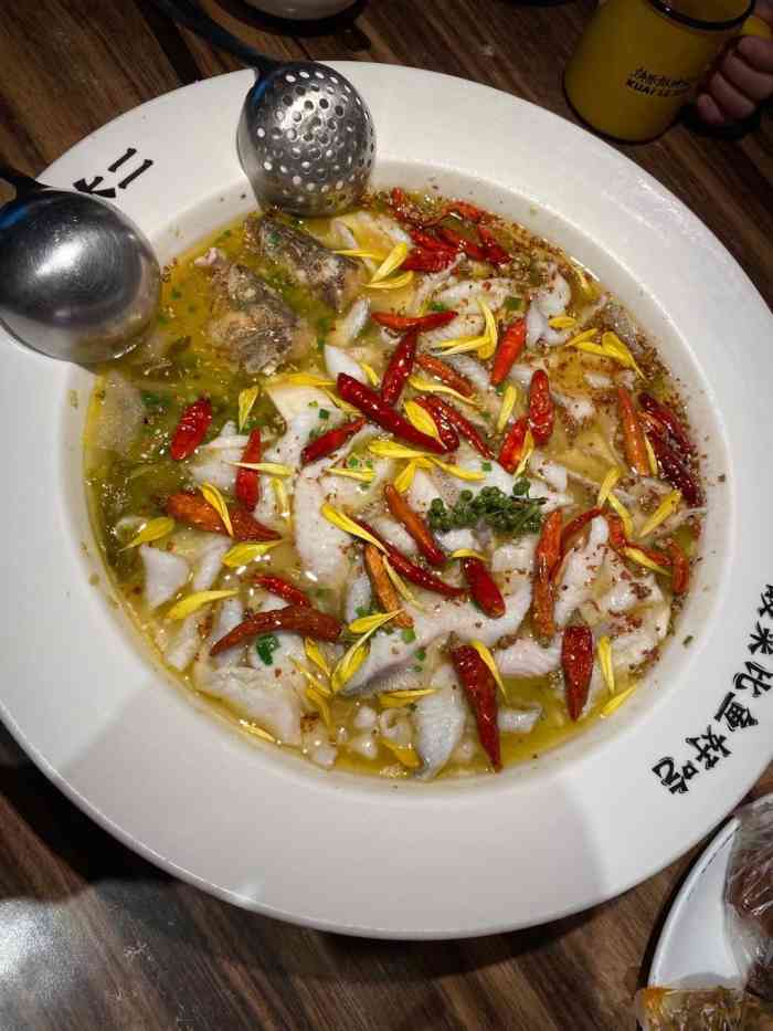太二酸菜鱼(海口友谊广场店)-"出差到海南特地去小吃街逛逛 没发现有