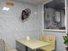 -小许三鲜砂锅馄饨店(家多乐烟酒店)