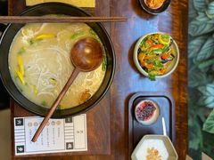 -银米·云南传统过桥米线(双廊黑金冠店)