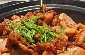 Shājiāng Steamed Chicken with Chili and Pepper