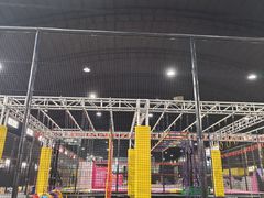 -嘿哟动霸CHUA·新潮玩运动娱乐中心·蹦床滑冰团建乐园