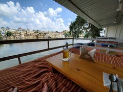 -Lake Shore Hotel & Restaurant