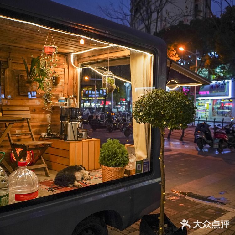在慈溪银泰百货偶遇园艺师的咖啡车｜咖啡🉑️