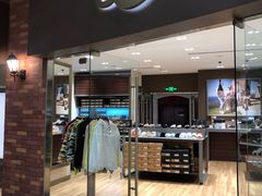 -UGG(燕莎奥特莱斯购物中心店)