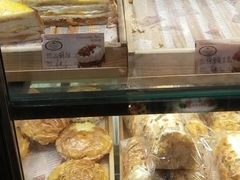 面包甜点陈列柜-宏发红西饼屋(天津路店)