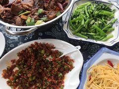 -临江餐馆二楼美食部落