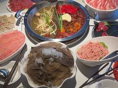 -茅草房·河畔园林火锅