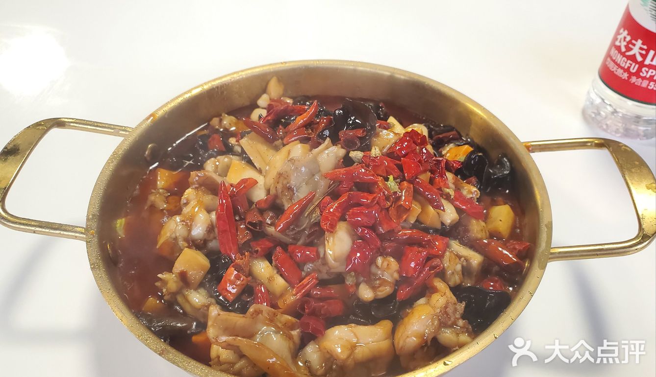 活杀牛蛙真是太鲜嫩美味了~