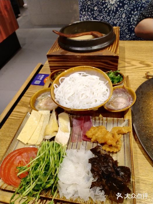 麦麦山云南菜(复地活力城店)蒙自过桥米线图片