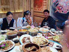 -老滇山寨•云南特色菜•地方菜•民族风情歌舞表演(金碧店)