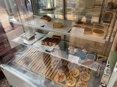 面包甜点陈列柜-老梦面包 CHEZMOREL(三源里店)
