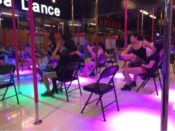 上海轩依钢管舞学校(长寿路总校)-轩依钢管舞