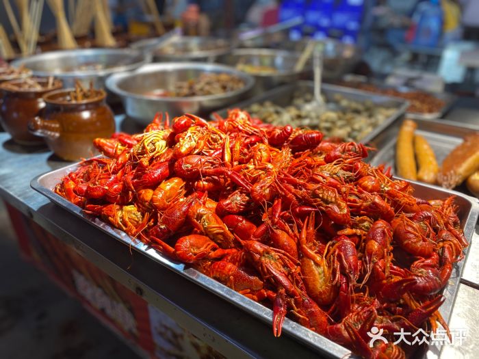 环联1904火车夜市图片