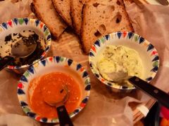 三种酱配酸面包-Mesa Madre梅萨妈妈·Bintana(国贸店)