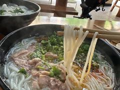 -鸿浩扒猪脚米线