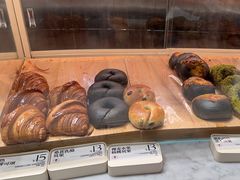 -HOT CRUSH趁热集合·现烤面包(环球港店)