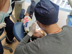 -瑞尔齿科(上海长风大悦城店)