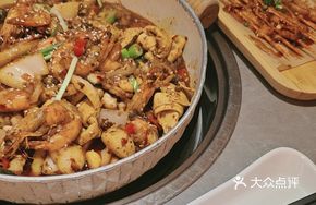 Signature Spicy Crab and Frog Hot Pot