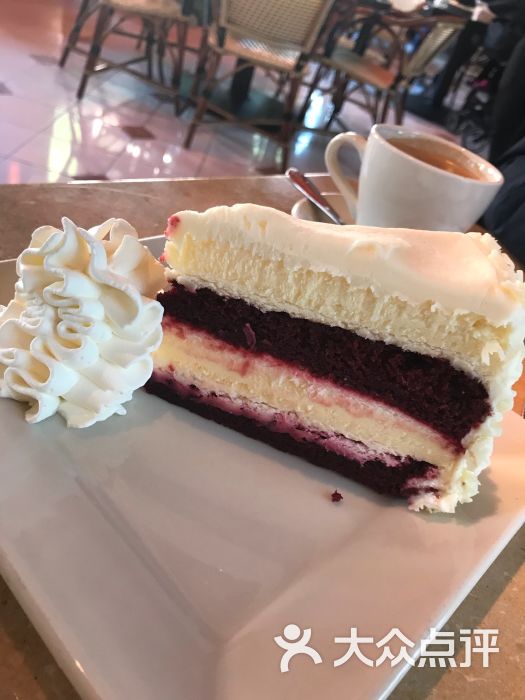 the cheesecake factory 芝乐坊餐厅(迪士尼小镇店)红丝绒芝士蛋糕