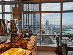 靠窗位-湖景知味西餐厅•自助餐• 轻食(南京金茂威斯汀大酒店)