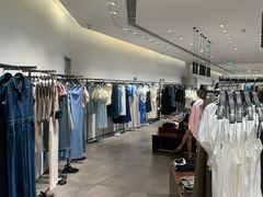 -URBAN REVIVO(高德置地广场·春广场店)