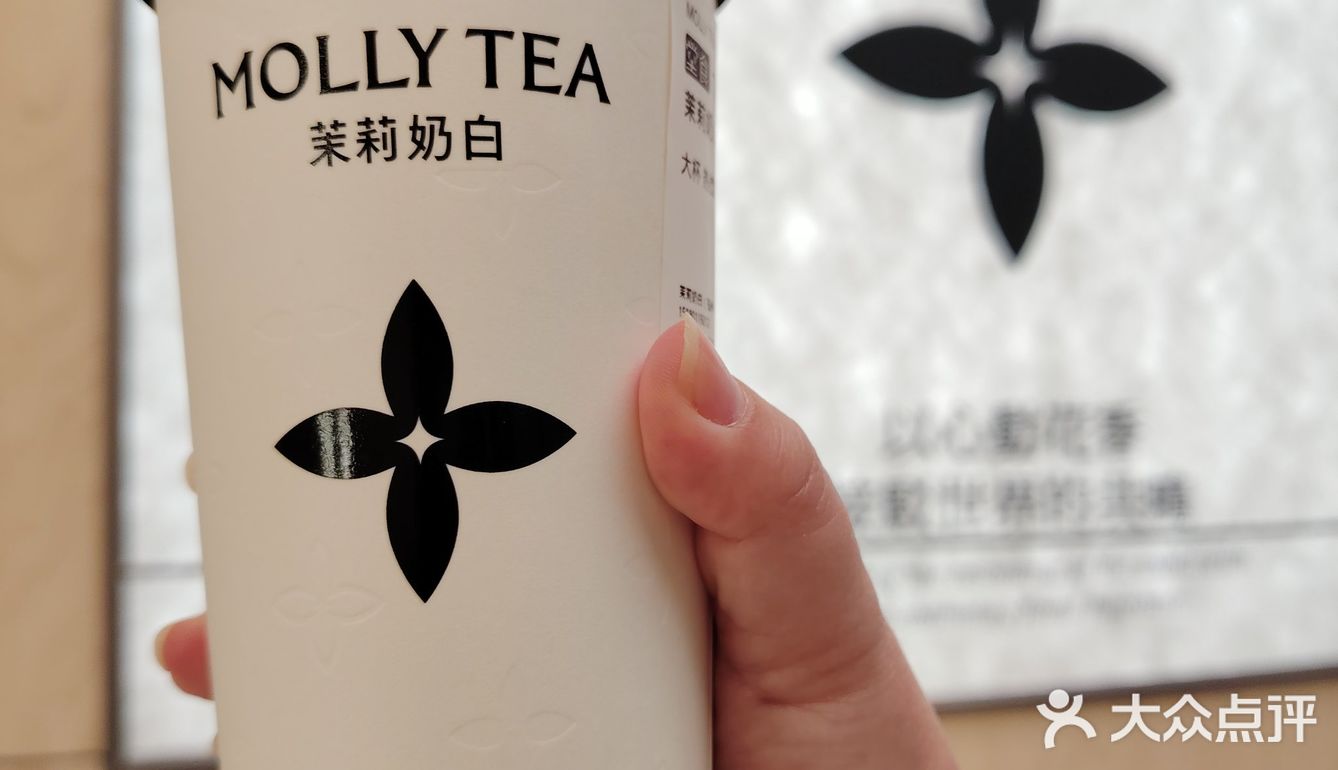 随着中骏世界城开业茉莉奶白也营业啦。这家店在2号门附近