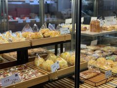 面包甜点陈列柜-顶东面包花园·生日蛋糕(世博店)