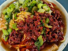 滚辣皮子拌面-恺撒烤包子