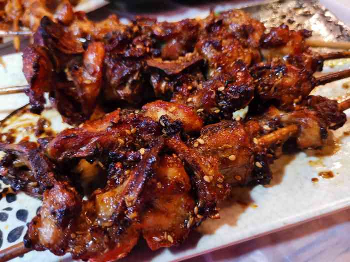 阿海烧烤-"客满,服务菜品口味都不错,郊游来选在这吃.