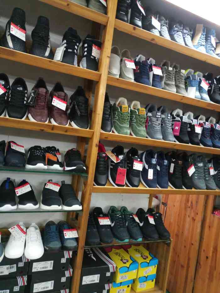 恒志外贸鞋店(上塘街店)-"石路上塘街的一家老式皮鞋店,老店了很多年.