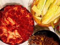 安格斯牛肉-鲜入围煮花胶鸡海鲜火锅