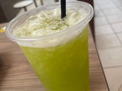 -东海岸人工湖美食村