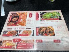 -何妹湿辣牛肉·粤式烧烤砂煲(桂雅路店)