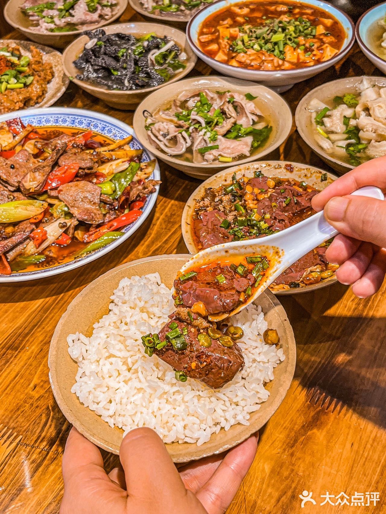 来乐山必吃的谢老五跷脚牛肉，冲就对了✔️