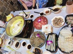 -鲜入围煮花胶鸡海鲜火锅