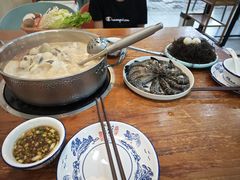 -老何家后安粉·糟粕醋海鲜火锅(三亚湾椰梦长廊店)
