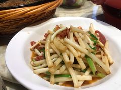 花生苗炒香肠-味上湘菜馆(岳麓山店)