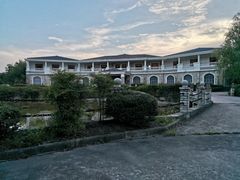 -金孔雀温泉旅游度假村