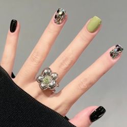 -安吉拉·纤纤玉指美甲美睫创意中心