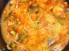 -花馬肆.云南过桥米线(汉神购物广场现场熬汤店)
