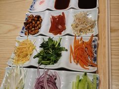 餐具摆设-漫卷香烤鸭春饼