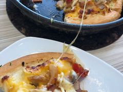 奥尔良风情烤肉比萨（普通装铁板）-必胜客(WOW贺州灵峰店)