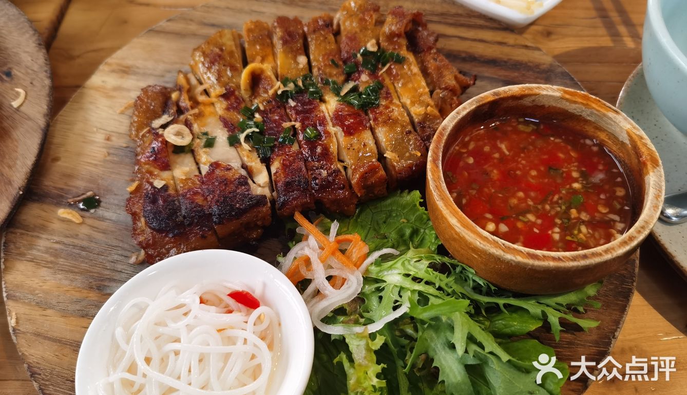 不太好咬，豆腐酱味略重。粉中规中矩，汤比较清淡