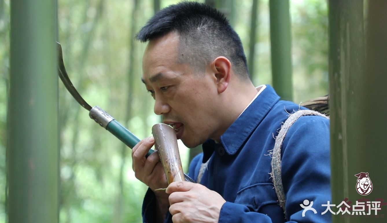 抱着个小碗吃着晚饭的那个味道