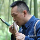 抱着个小碗吃着晚饭的那个味道