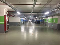 -绿地缤纷城-停车场