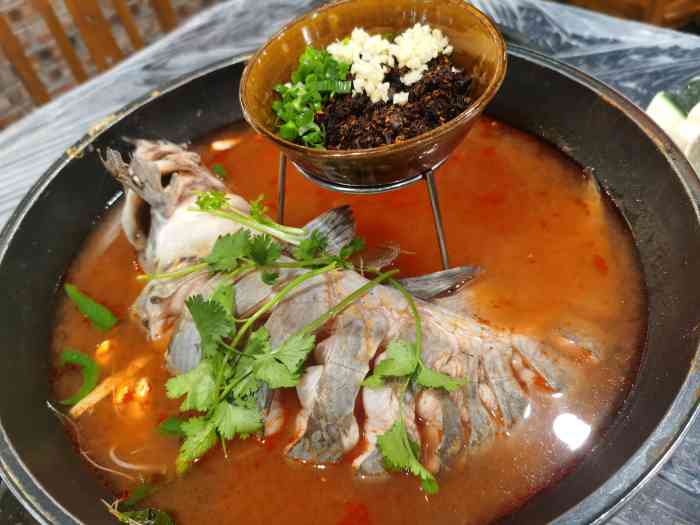 月伴湾饭庄-"看了门脸很大,图片也好,结果进来一吃才发.