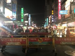 -六合夜市