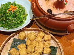 汽锅菌子肉饼-老滇山寨•云南特色菜•地方菜•民族风情歌舞表演(金碧店)